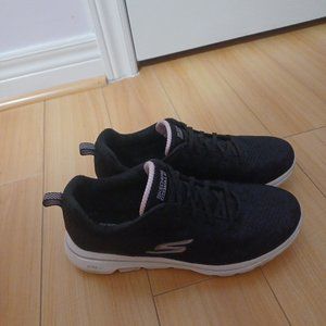 Sketchers Go Walk shoes